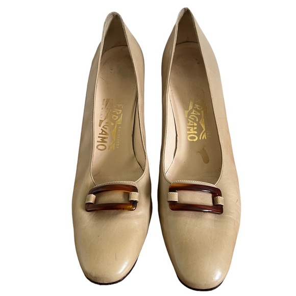 Salvatore Ferragamo Shoes - Ferragamo • Vintage Cream Chunky Heels with Tortoise Buckle Detail Size 9